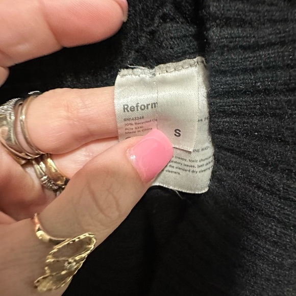 Reformation Mia Black Cashmere Scoop Neck Sweater Size Small EUC - Picture 3 of 6